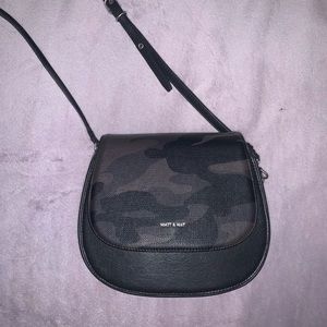 A crossbody Matt&Nat bag. It has a adjustable strap.